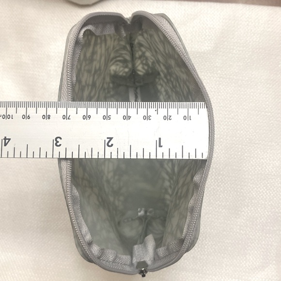 💋 MAC Cosmetics Makeup Pouch - Picture 10 of 12